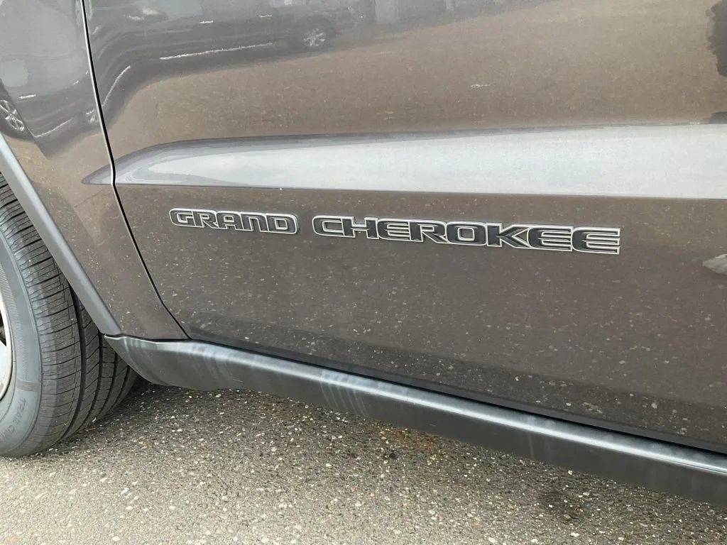 Jeep Grand Cherokee photo 9