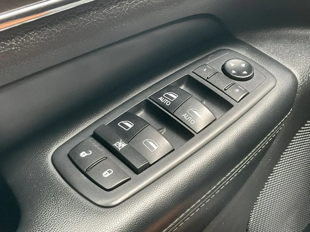 Jeep Grand Cherokee photo 22