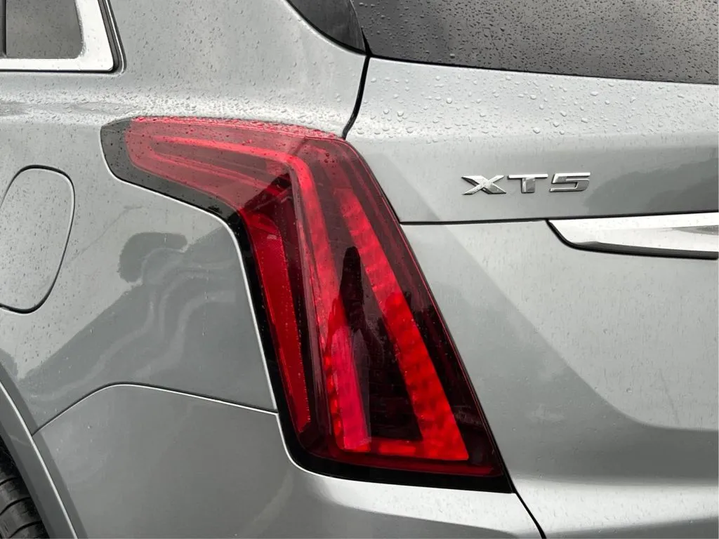Cadillac XT5 photo 34