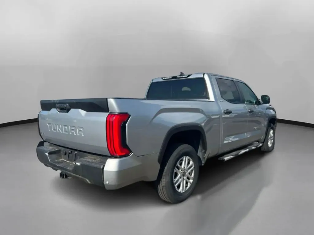 Toyota Tundra photo 9