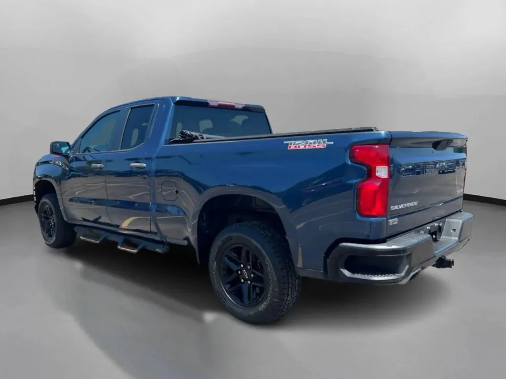 Chevrolet Silverado photo 13