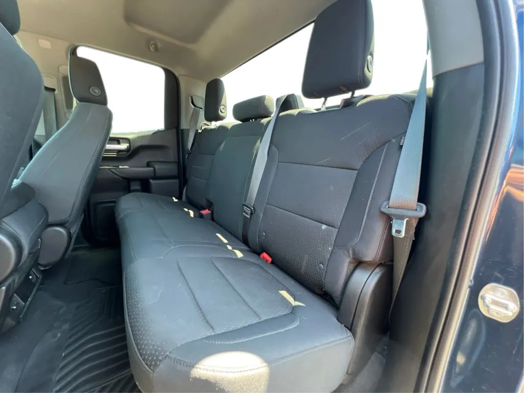 Chevrolet Silverado photo 17