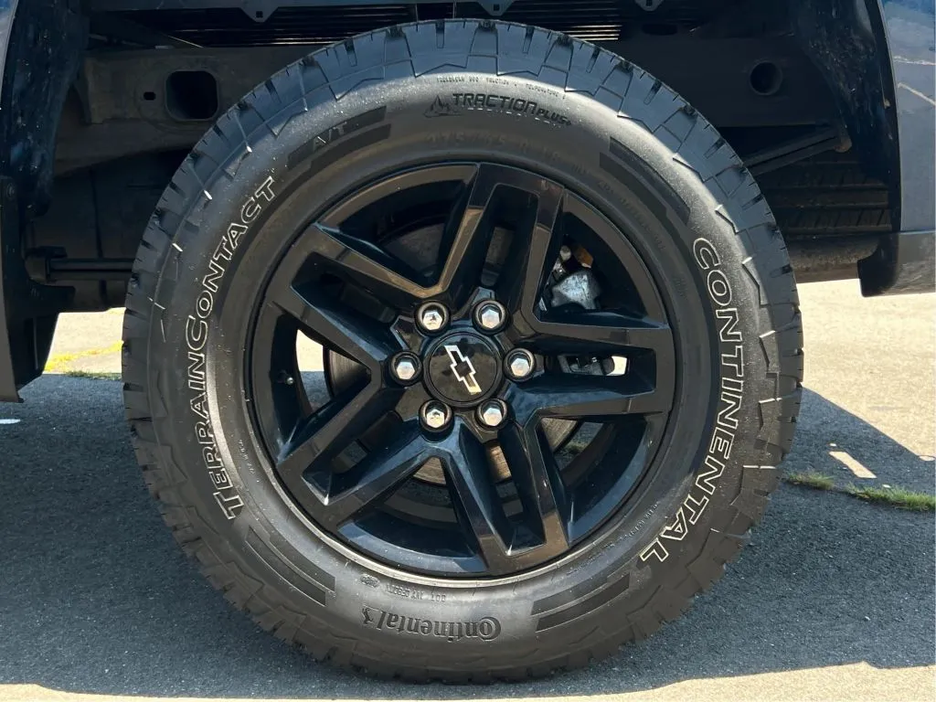 Chevrolet Silverado photo 29