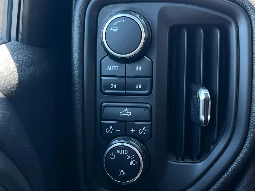 Chevrolet Silverado photo 41