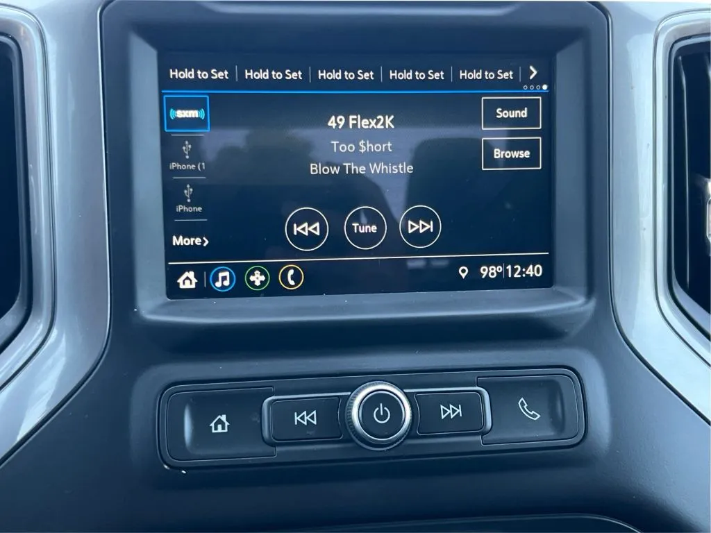 Chevrolet Silverado photo 19