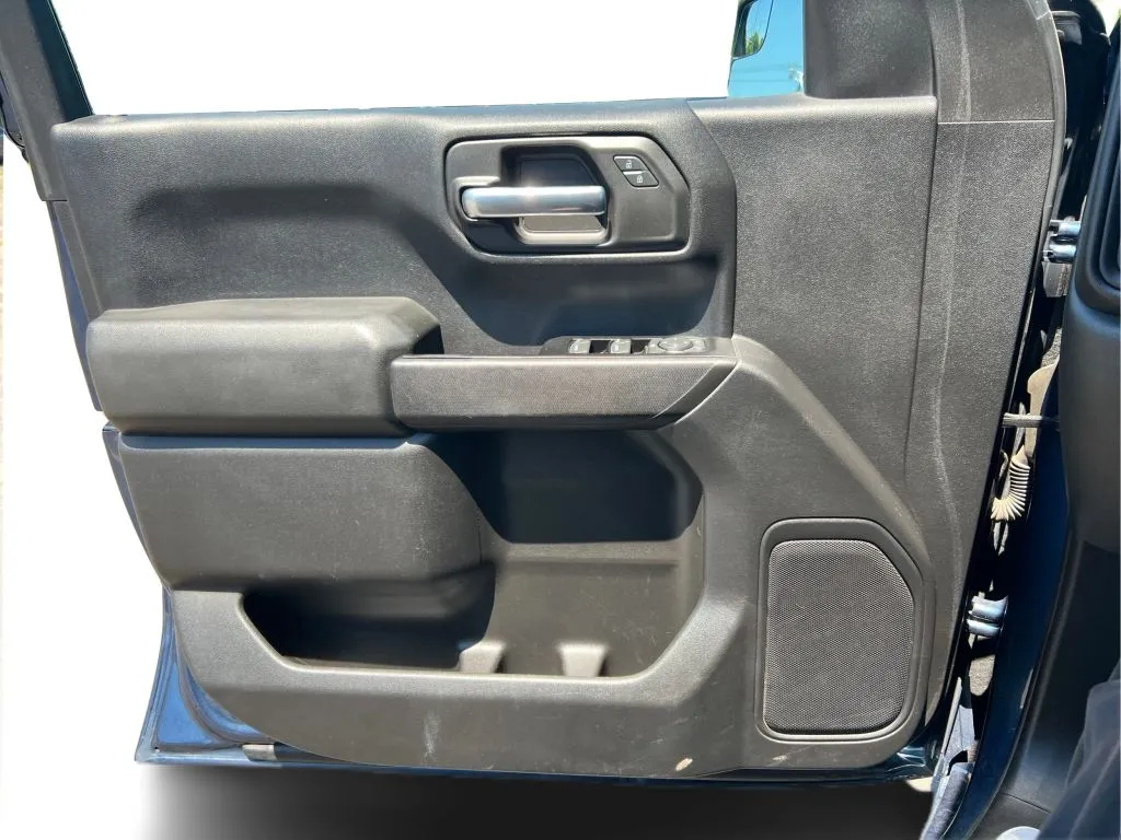 Chevrolet Silverado photo 25