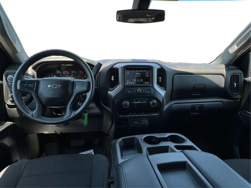 Chevrolet Silverado photo 35