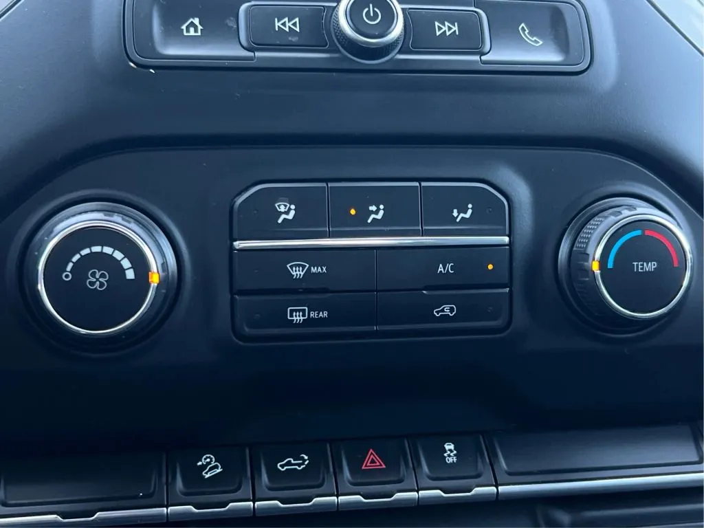 Chevrolet Silverado photo 37