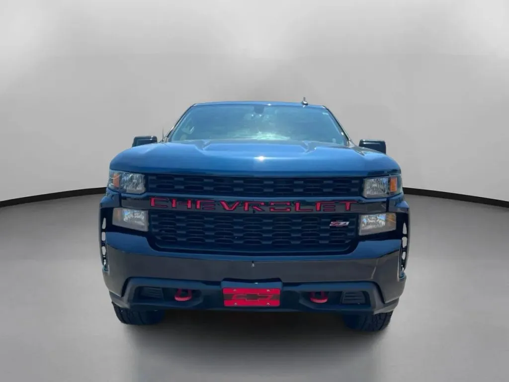 Chevrolet Silverado photo 3