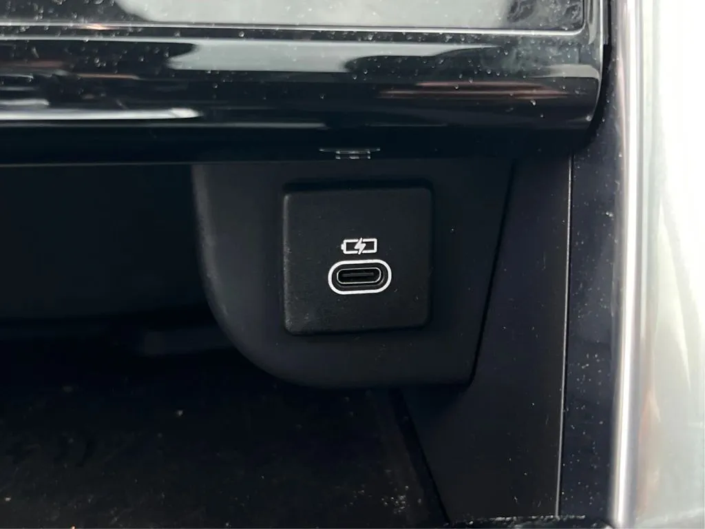Land Rover Discovery Sport photo 48