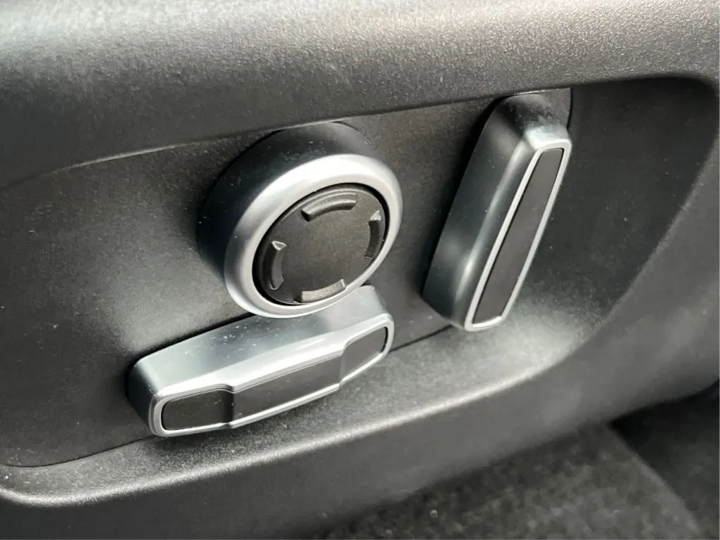 Land Rover Discovery Sport photo 25