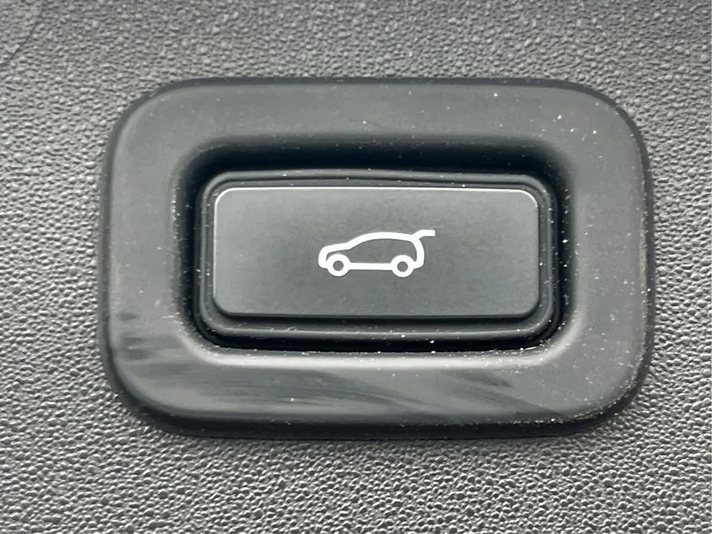 Land Rover Discovery Sport photo 35