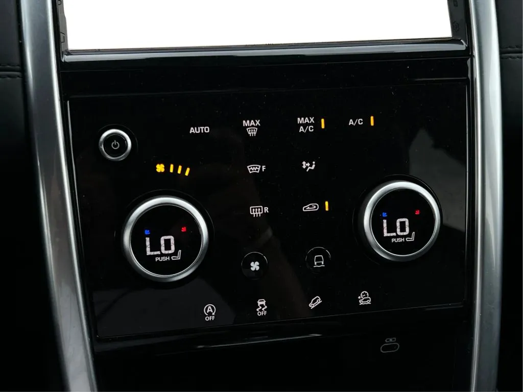 Land Rover Discovery Sport photo 40