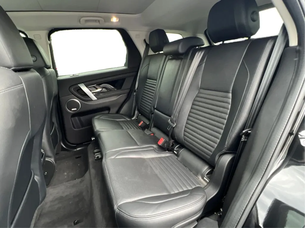 Land Rover Discovery Sport photo 17