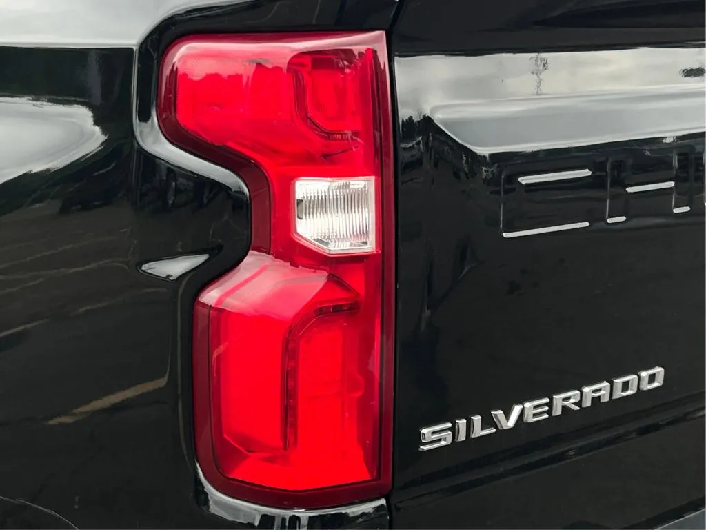 Chevrolet Silverado photo 32