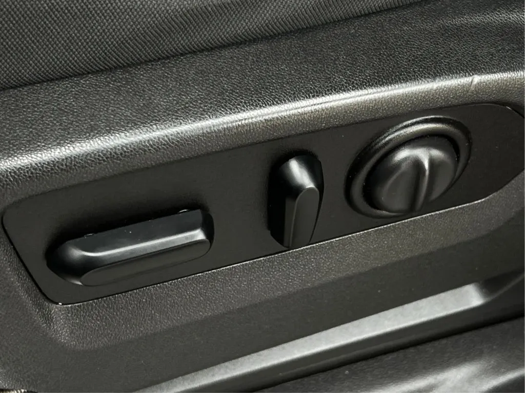 Chevrolet Silverado photo 24