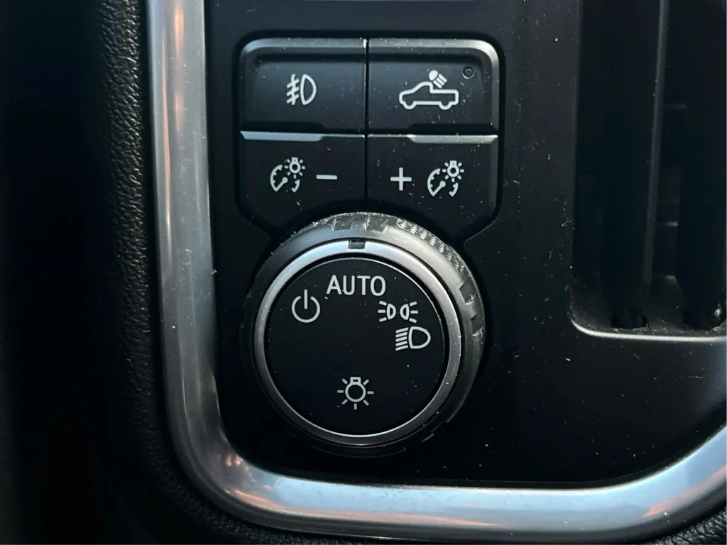 Chevrolet Silverado photo 23