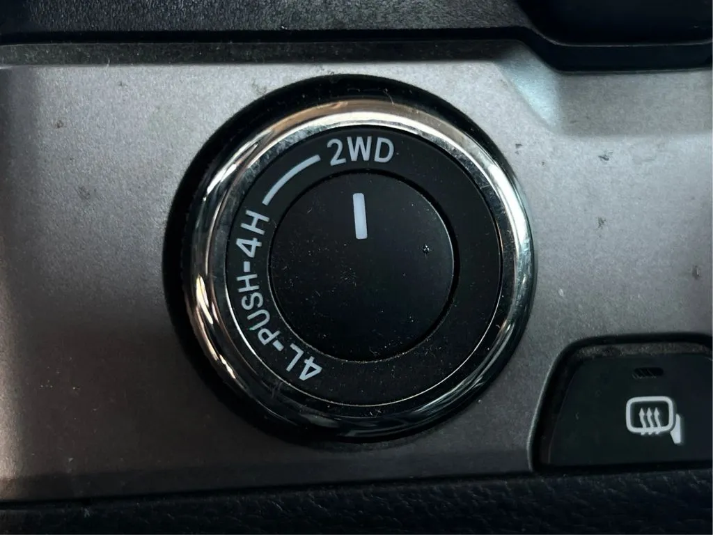 Toyota Tacoma photo 38