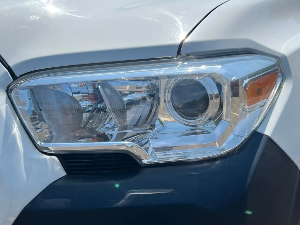 Toyota Tacoma photo 29