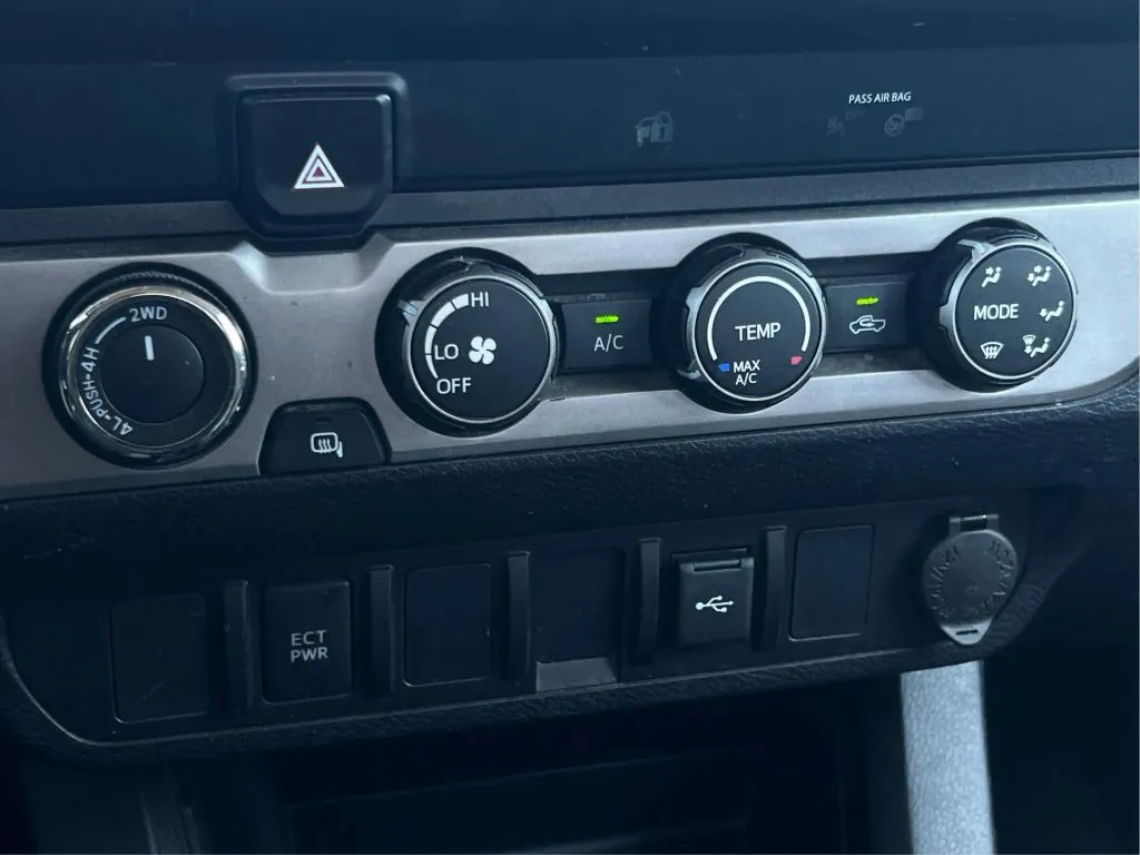 Toyota Tacoma photo 35
