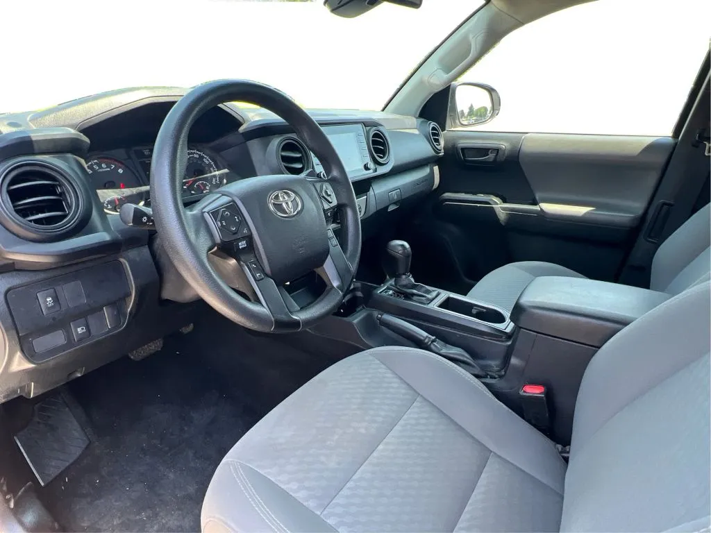 Toyota Tacoma photo 16