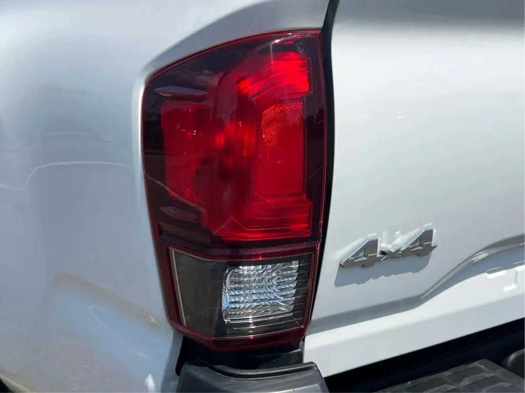 Toyota Tacoma photo 30