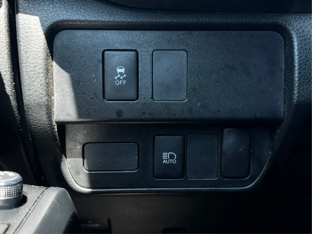 Toyota Tacoma photo 21