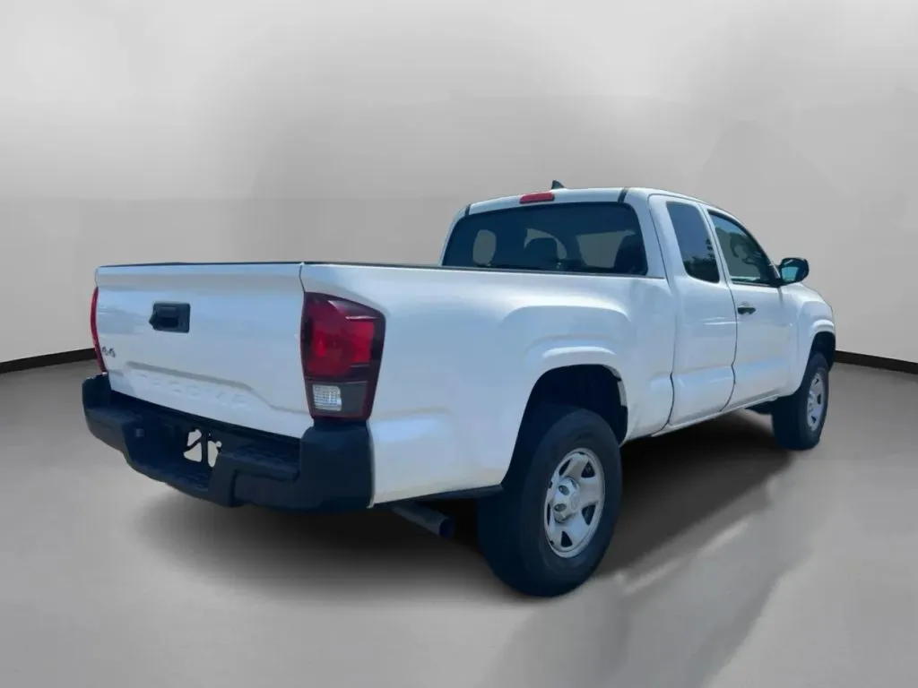 Toyota Tacoma photo 9