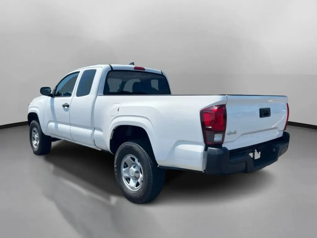 Toyota Tacoma photo 13