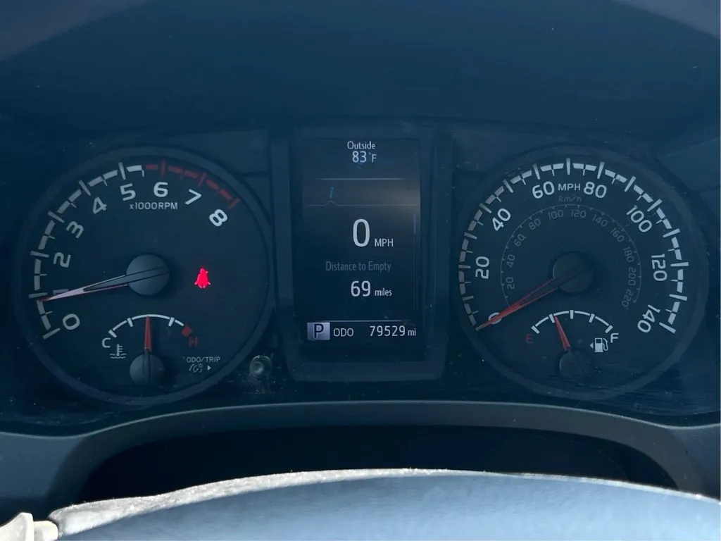 Toyota Tacoma photo 19