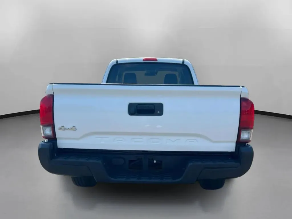 Toyota Tacoma photo 11