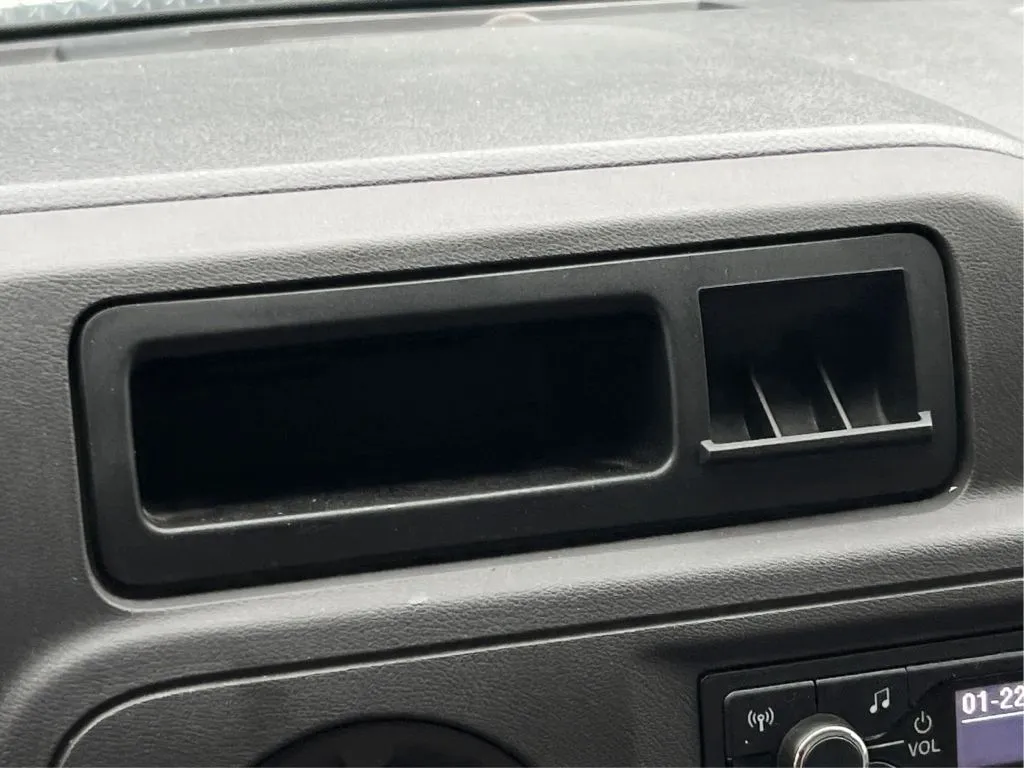Ford E-350 photo 37