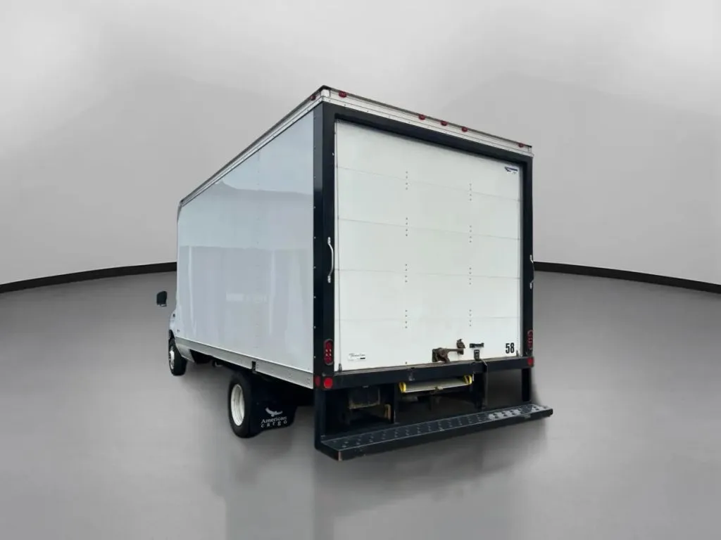 Ford E-350 photo 13
