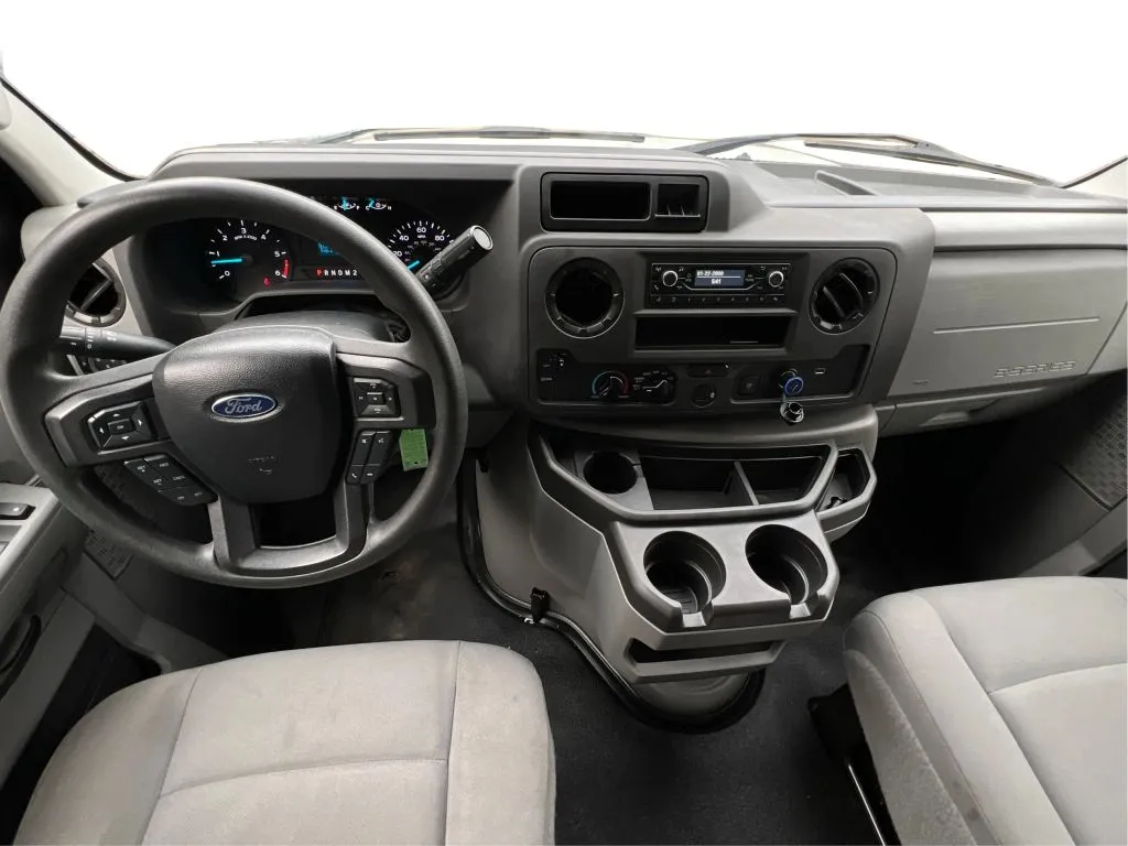 Ford E-350 photo 34