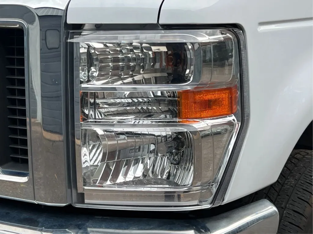 Ford E-350 photo 31
