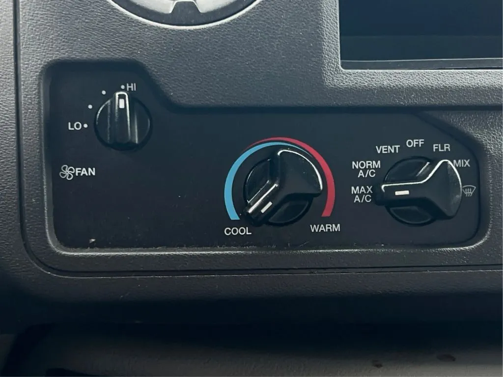 Ford E-350 photo 36