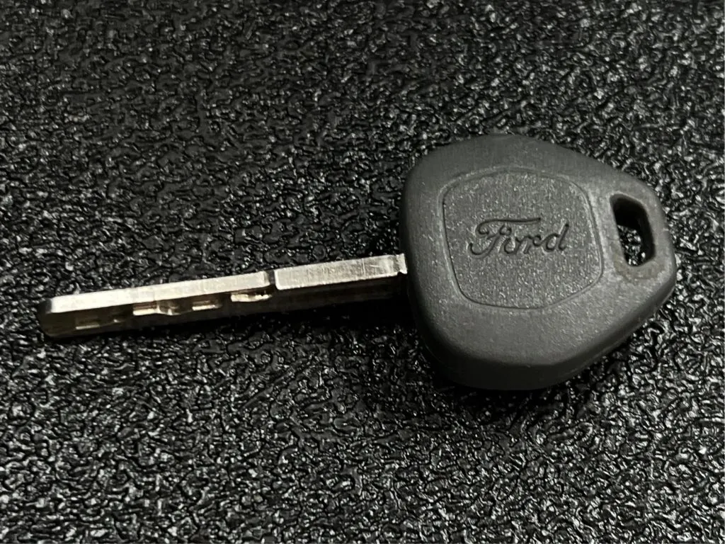Ford E-350 photo 38