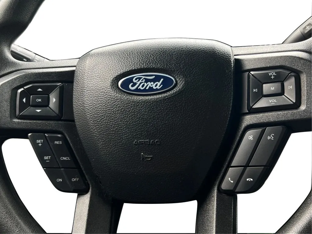 Ford E-350 photo 21