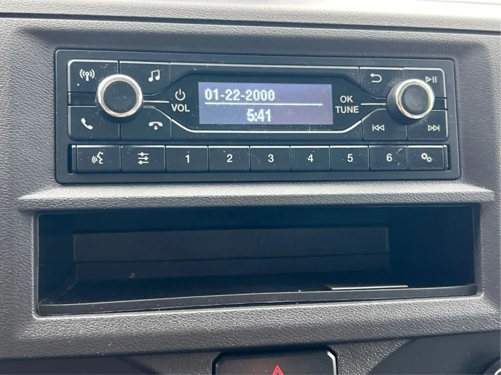 Ford E-350 photo 18