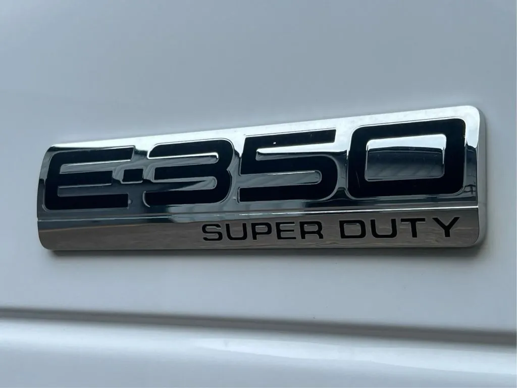 Ford E-350 photo 28