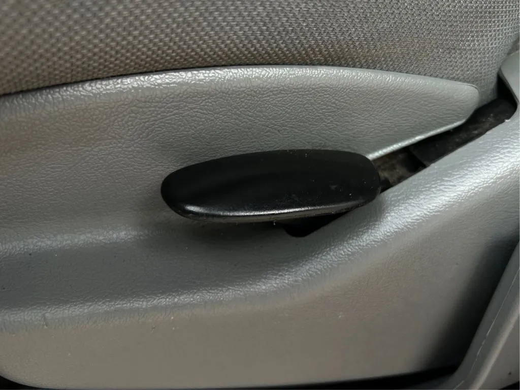 Ford E-350 photo 23