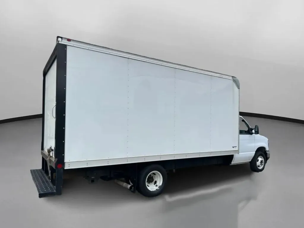 Ford E-350 photo 9