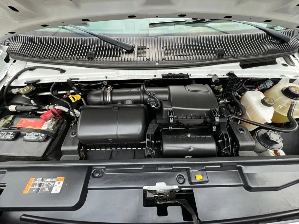 Ford E-350 photo 27