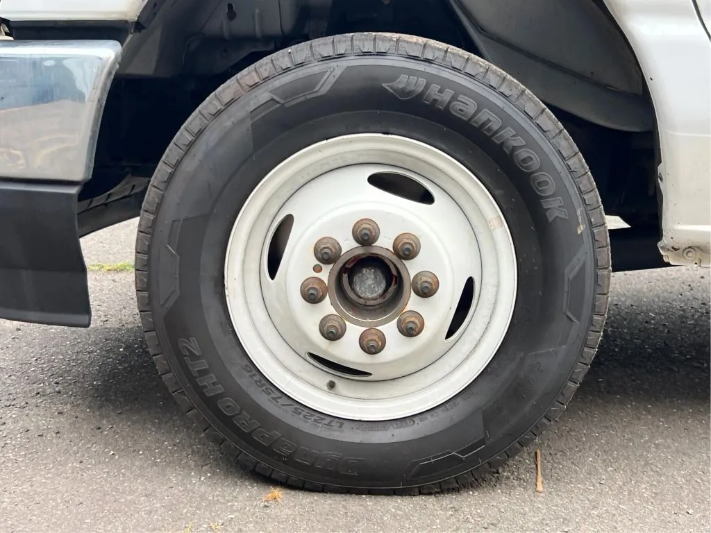 Ford E-350 photo 29