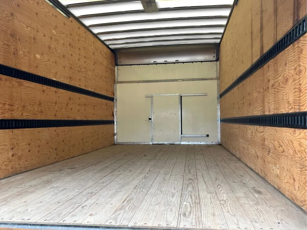Ford E-350 photo 17