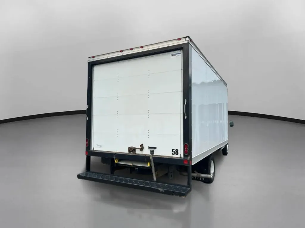Ford E-350 photo 11