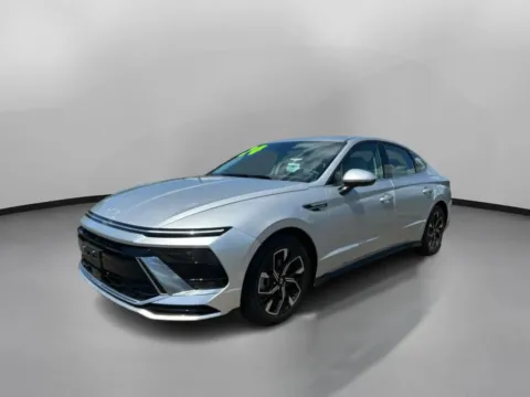 More photos of 2024 Hyundai Sonata SEL Sedan 4D at Drivemax, CT