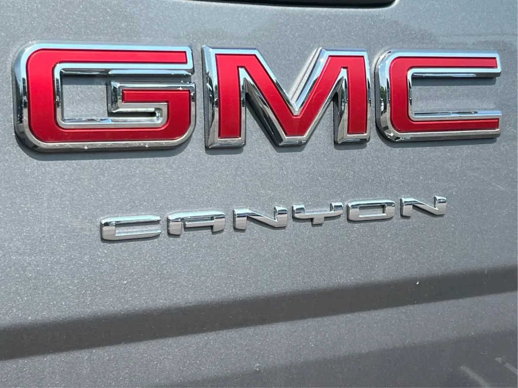 GMC Canyon photo 28