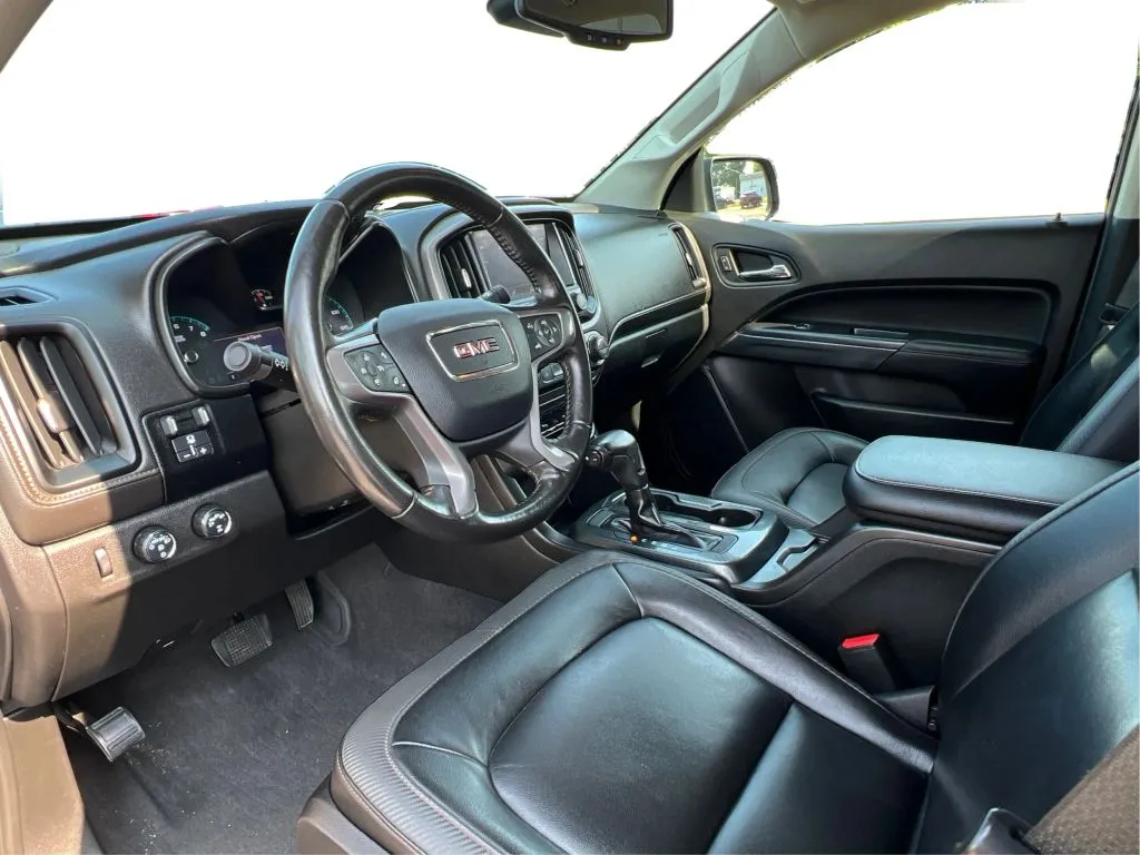 GMC Canyon photo 16