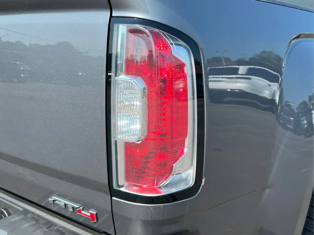 GMC Canyon photo 32